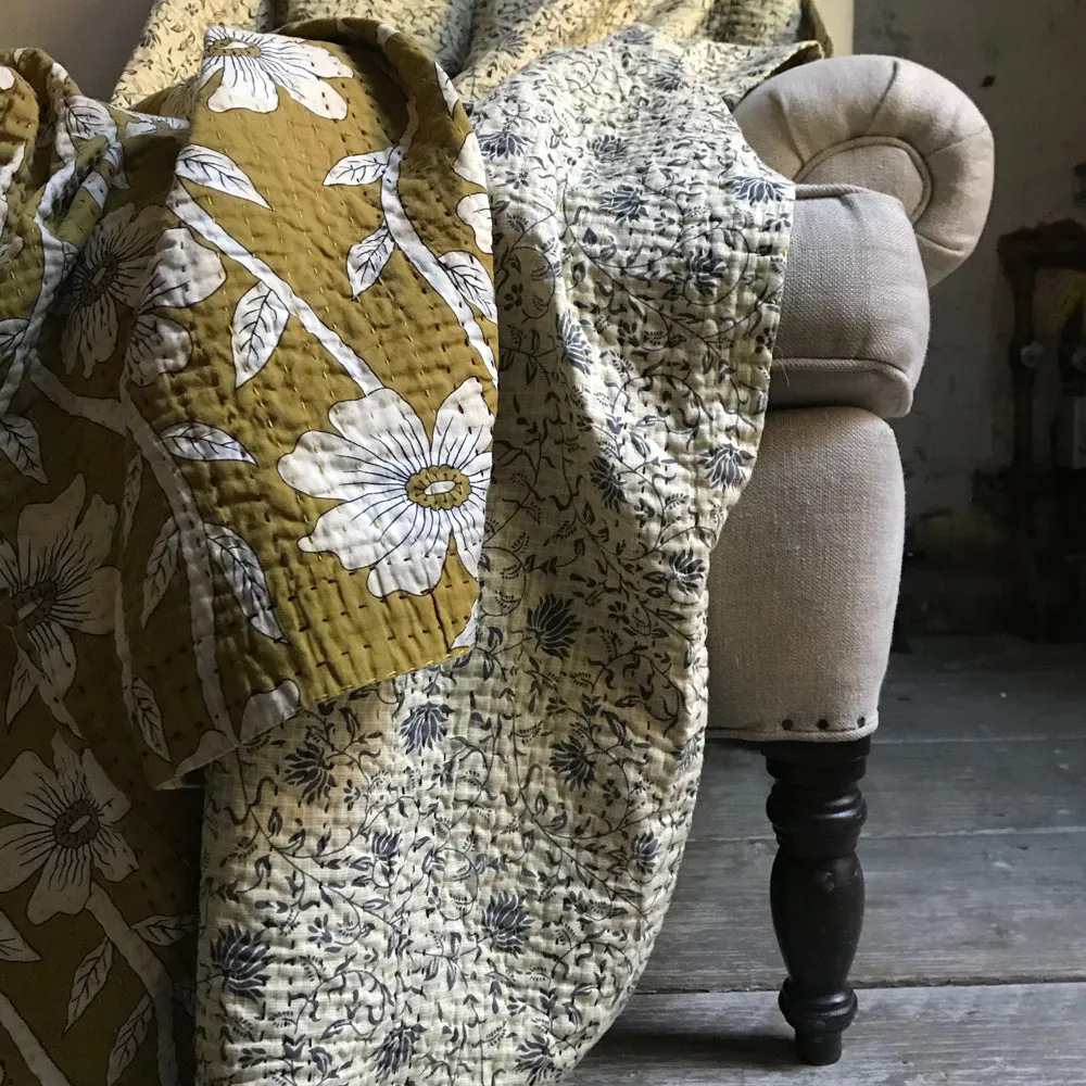 Big Flower Newly Printed Queen Bedcover